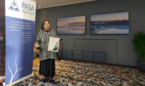 Elinor-Sisulu-wins-the-Publishers-Association-of-South-Africa-Nick-Perren-Lifetime-Achievement-Award